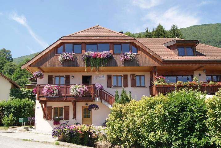 Chambre d’hôte pour 2 personnes, avec Terrasse ainsi que Jardin et Vue à Entrevernes