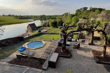 Gîte pour 17 personnes, avec jacuzzi et jardin, animaux acceptés dans Etang de Pouancé
