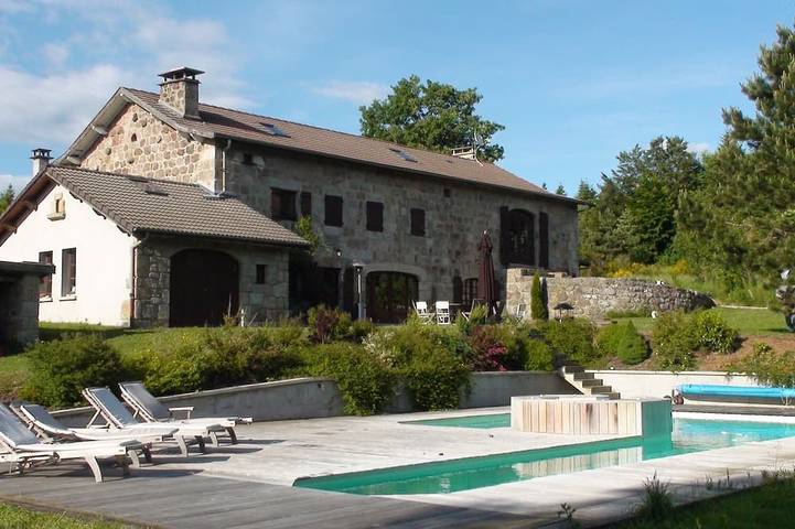 Location de vacances pour 24 personnes, avec Jacuzzi ainsi que Terrasse et Jardin à Mazet-Saint-Voy