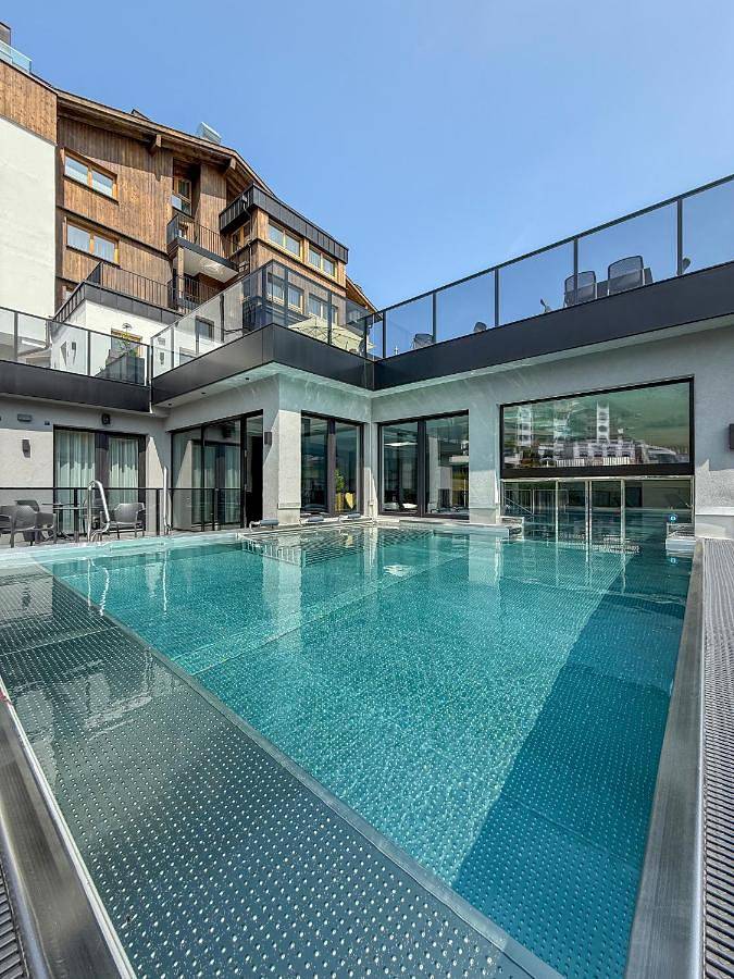 Ferienwohnung für 6 Personen, mit Pool und Sauna sowie Terrasse und Ausblick, mit Haustier in Serfaus