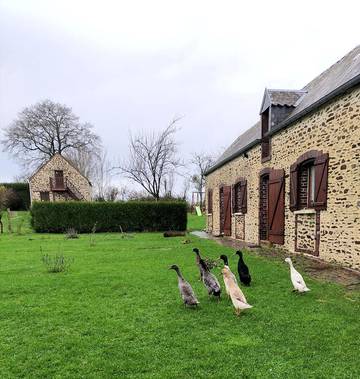 Gîte pour 9 personnes, avec jardin à Vaubadon
