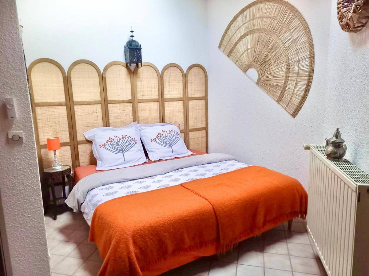 Double Room with Private Bathroom in Saint-Antoine-l'Abbaye, Isère