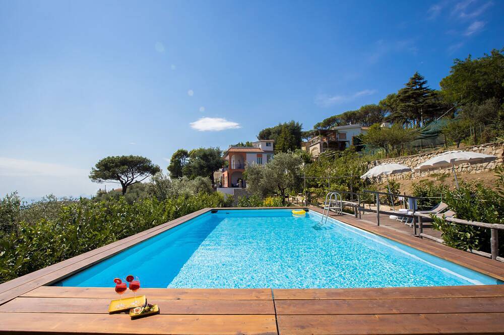 Villa Fedora, with private pool, between Sorrento and Amalfi Coast in Sant'Agata sui Due Golfi, Massa Lubrense