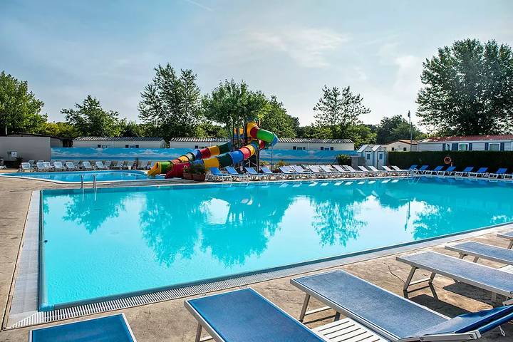 Camping für 4 Personen, mit Terrasse und Pool, mit Haustier in Venetien - 2