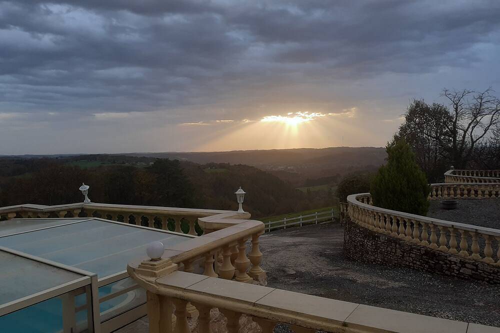 Entire apartment, Le Petit Paradis Apartment for 2 people in Le Bugue, Périgord