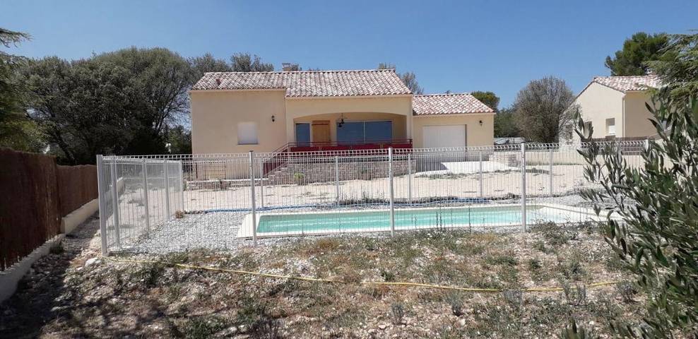 Location de vacances pour 6 personnes, avec piscine ainsi que terrasse et vue, animaux acceptés à Orgnac-l'Aven - 3