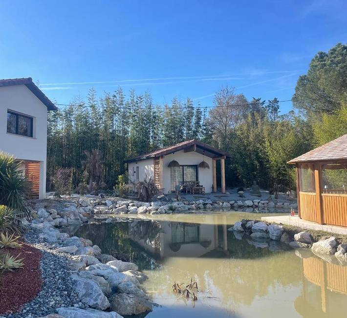 Maison d’hôte pour 2 personnes, avec Jacuzzi et Terrasse ainsi que Jardin et Sauna