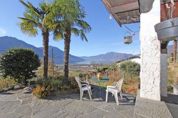 Ferienhaus für 6 Personen, mit Garten und Seeblick sowie Ausblick und Terrasse, mit Haustier in der Schweiz