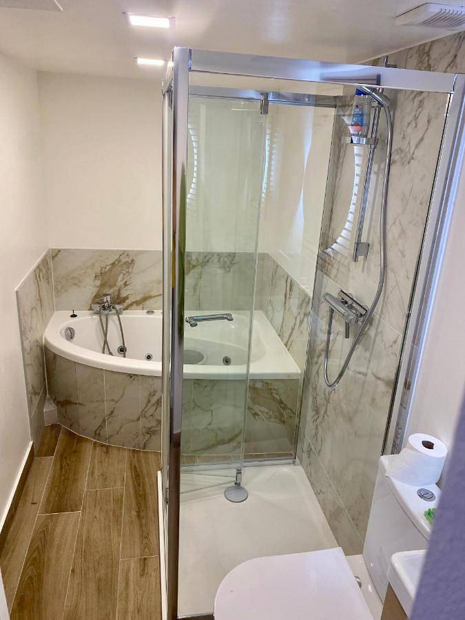 Gîte pour 4 personnes, avec jacuzzi, adapté aux familles à Hombourg-Haut