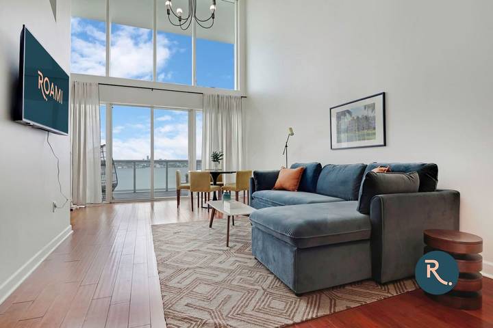 Vacation rental for 6 people, with pool and balcony, kid friendly in North Bay Village