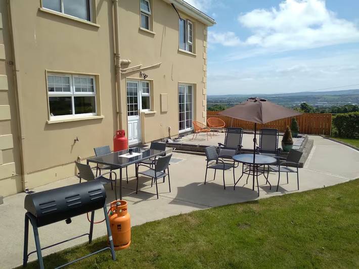 Ferienhaus für 7 Personen mit Terrasse in Letterkenny, Drongawn Lough