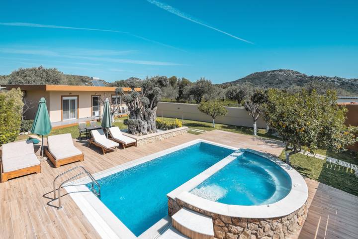 Villa für 4 Personen, mit Whirlpool und Garten auf Rhodos