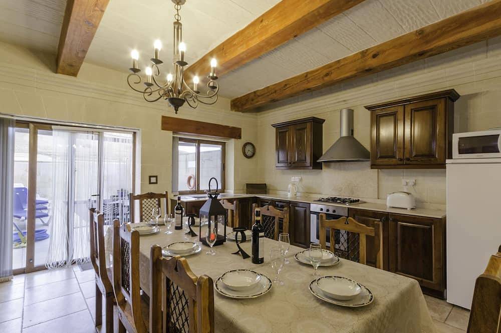 5 Schlafzimmer 4 Badezimmer mit eigenem Pool. in Gharb, Gozo