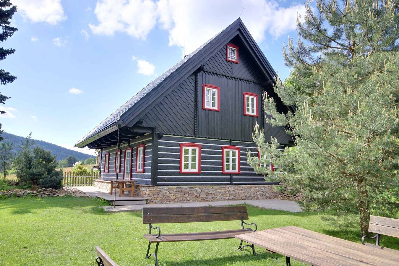 Ferienhaus mit stilvollen Holzmöbeln in Horní Maršov, Region Trautenau