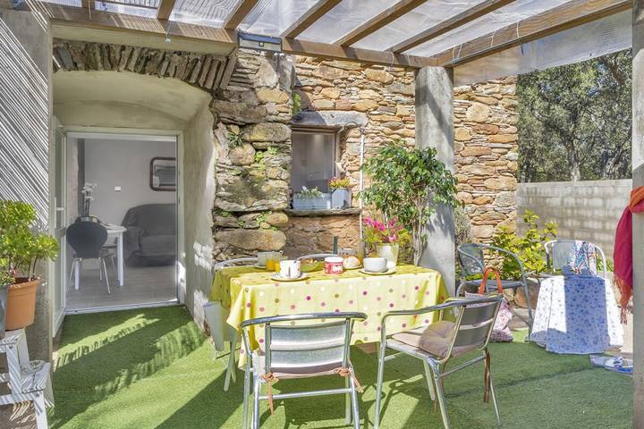 Gîte pour 3 personnes, avec jardin et terrasse, adapté aux familles à Pietracorbara - 2