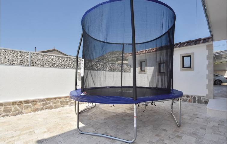 Ferienwohnung für 8 Personen, mit Garten und Terrasse in Trogir - 4