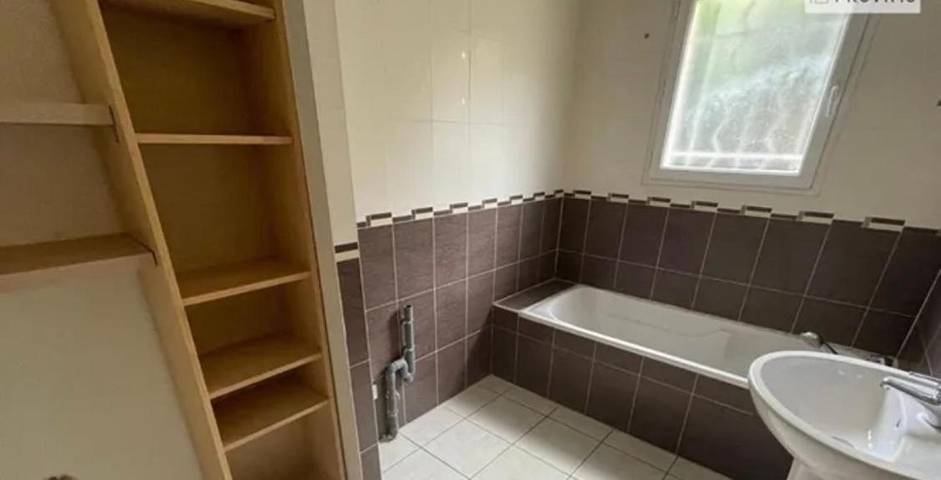 Gîte pour 4 personnes, avec Balcon ainsi que Terrasse et Jardin à Saint-Bonnet-de-Mure - 2