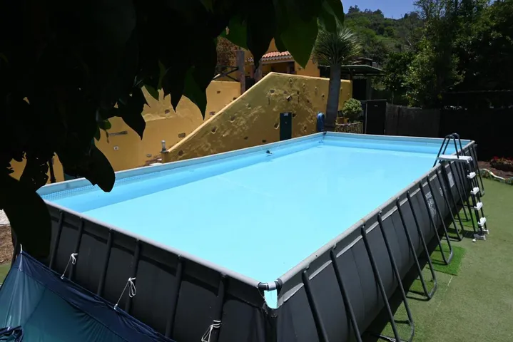 Ferienhaus für 4 Personen, mit Ausblick und Pool sowie Garten, mit Haustier - 1