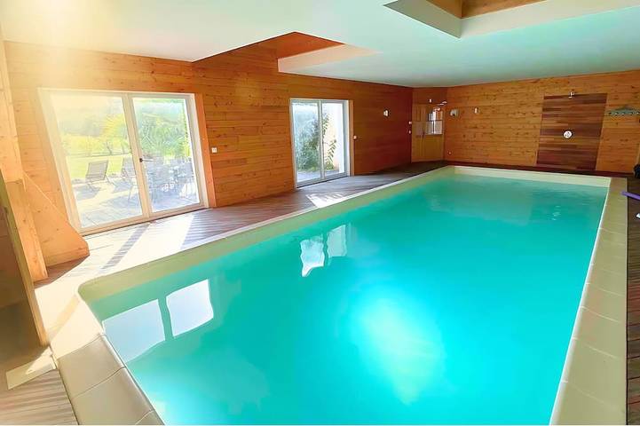 Location de vacances pour 15 personnes, avec sauna et jacuzzi à Septmonts