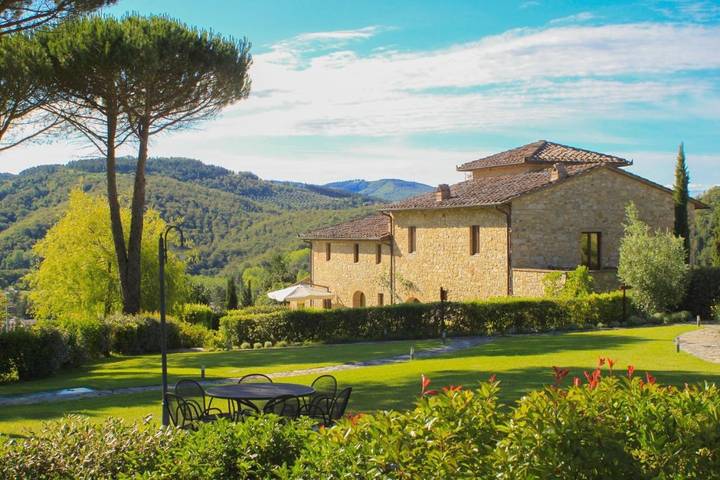 Chambre d’hôte pour 2 personnes, avec vue ainsi que piscine et jardin, animaux acceptés à Gaiole in Chianti
