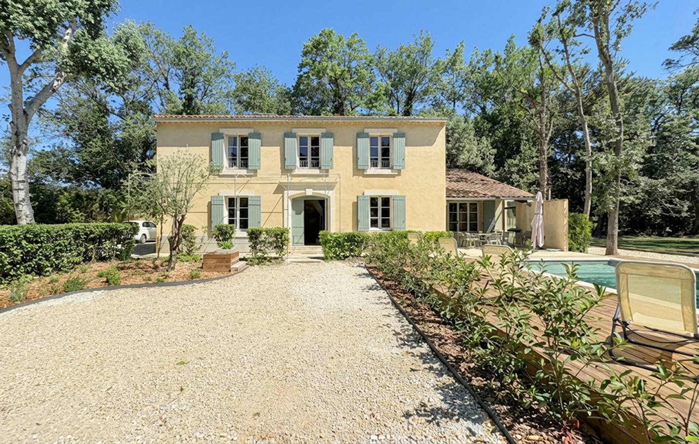 Appartement confortable avec piscine et parking, à 1,5 km des Angles in Les Angles (Gard), Région de Nîmes