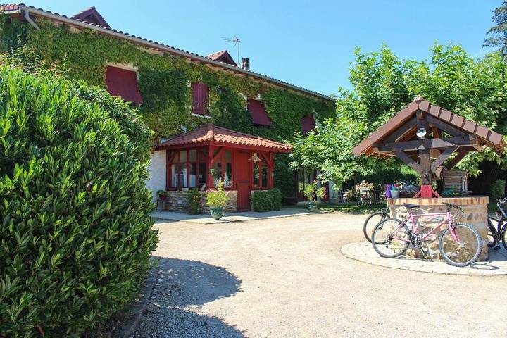 Chambre d’hôte pour 3 personnes, avec jardin ainsi que vue et terrasse, animaux acceptés