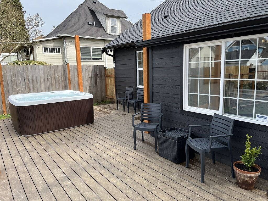 Two Bedroom Farmhouse with Hot Tub in Snohomish in Snohomish, Mount Baker-Snoqualmie Nationalwald