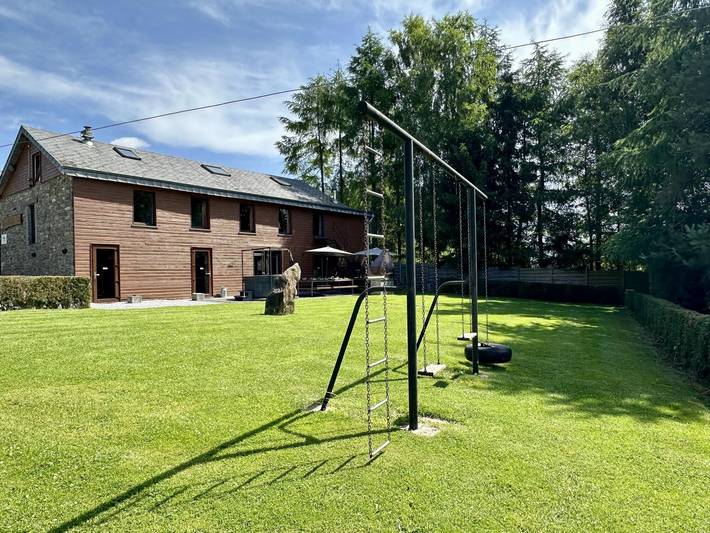 Vakantiehuis voor 22 personen, with sauna and terras as well as tuin and whirlpool in Provincie Luxemburg