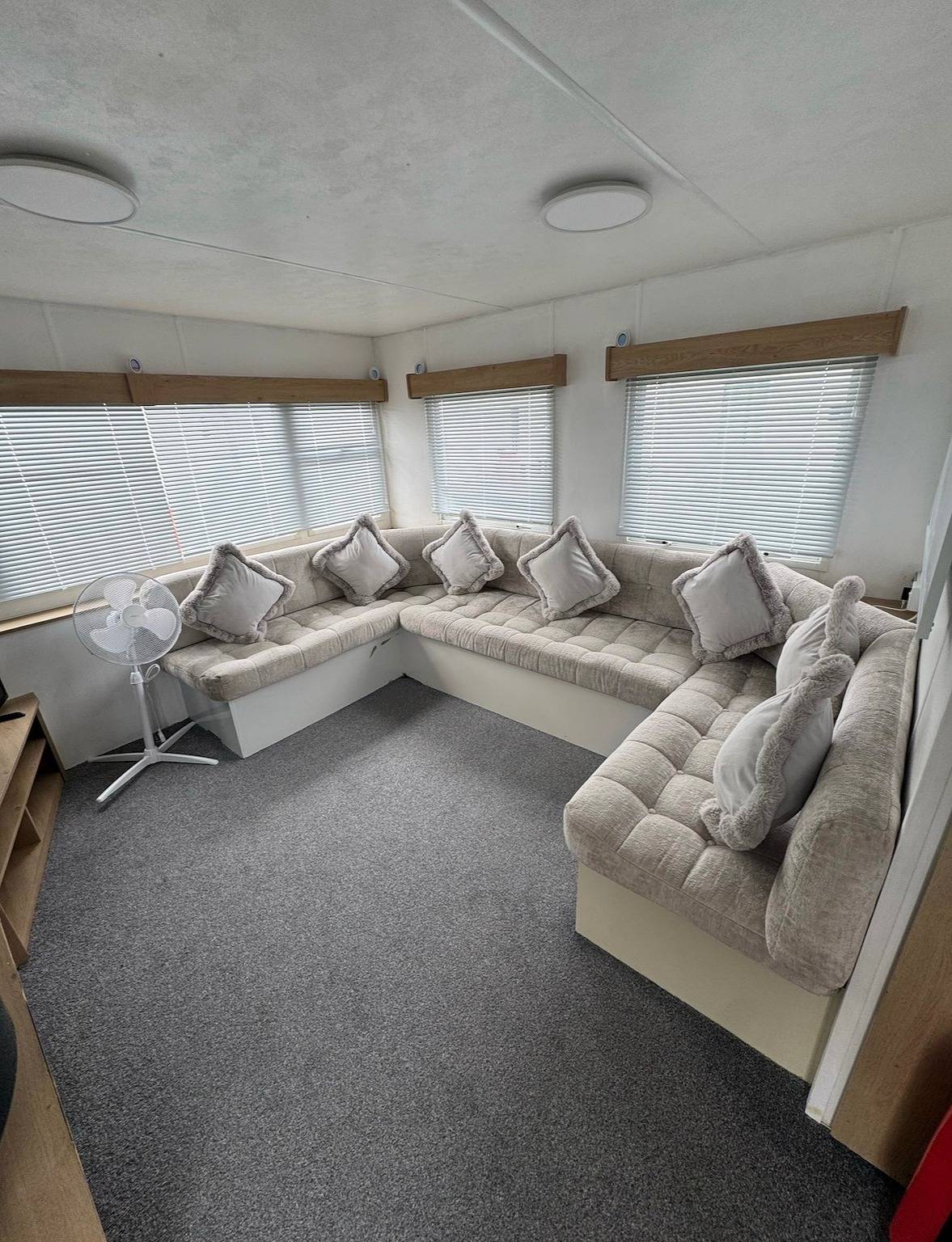 Caravan Sleeps 8 with Parking in St Osyth, Essex