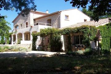 Gîte pour 6 personnes, avec piscine à Saint-Denis (Gard)