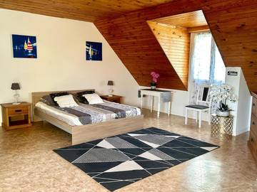 Cottage pour 2 personnes, avec vue et jardin à Cléguérec