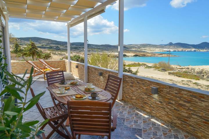 Location de vacances pour 3 personnes, avec terrasse et vue sur l’océan dans Milos - 3
