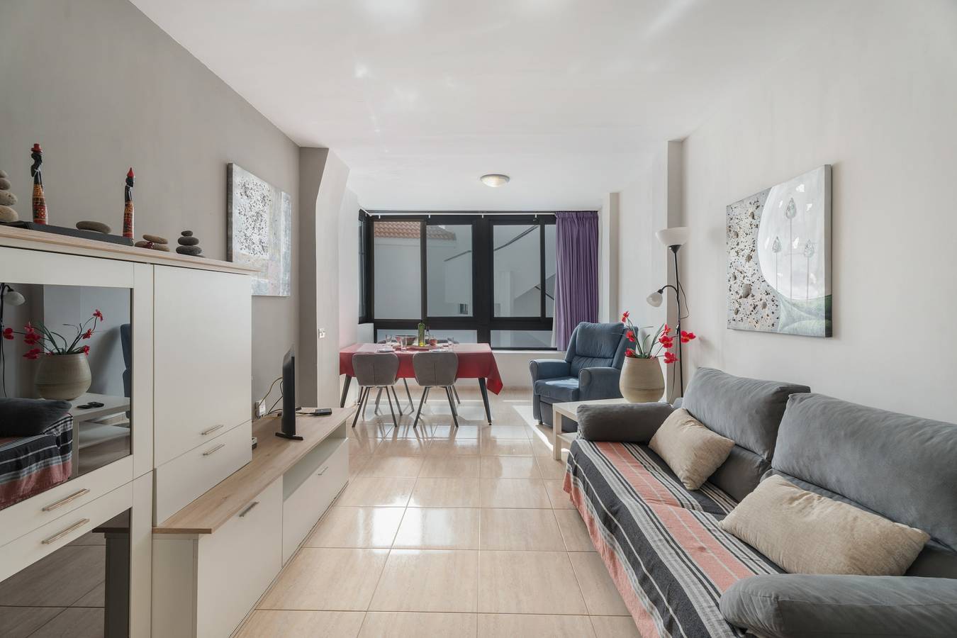 Ganze Wohnung, Ferienwohnung 'Nahe Allem' mit Bergblick, Gemeinschaftspool und Wlan in Los Cristianos, Arona