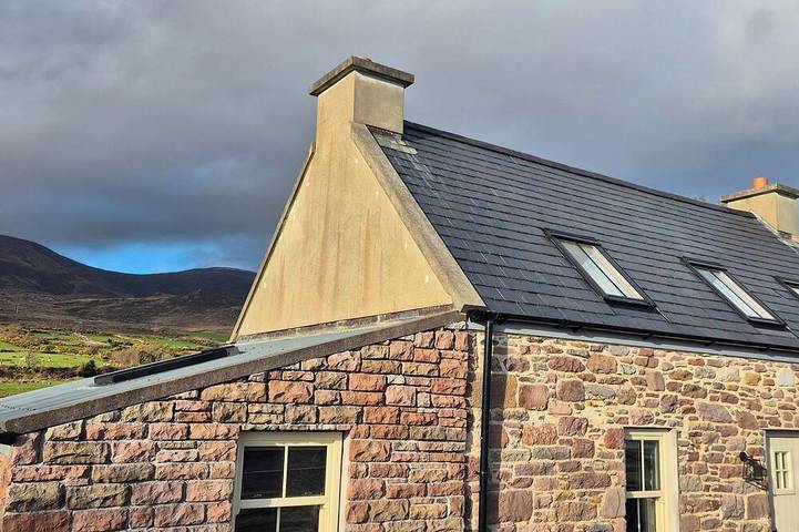 Cottage for 4 people, with terrace in Dingle Peninsula