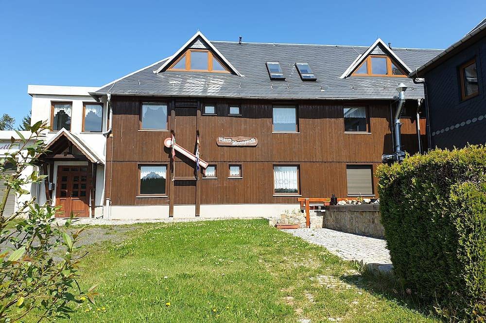 Ganze Wohnung, Siegmundsburger Haus Werraquelle hier Apartment \"Rennweg\" - ebenerdig, tierlieb in Neuhaus am Rennweg, Rennsteig