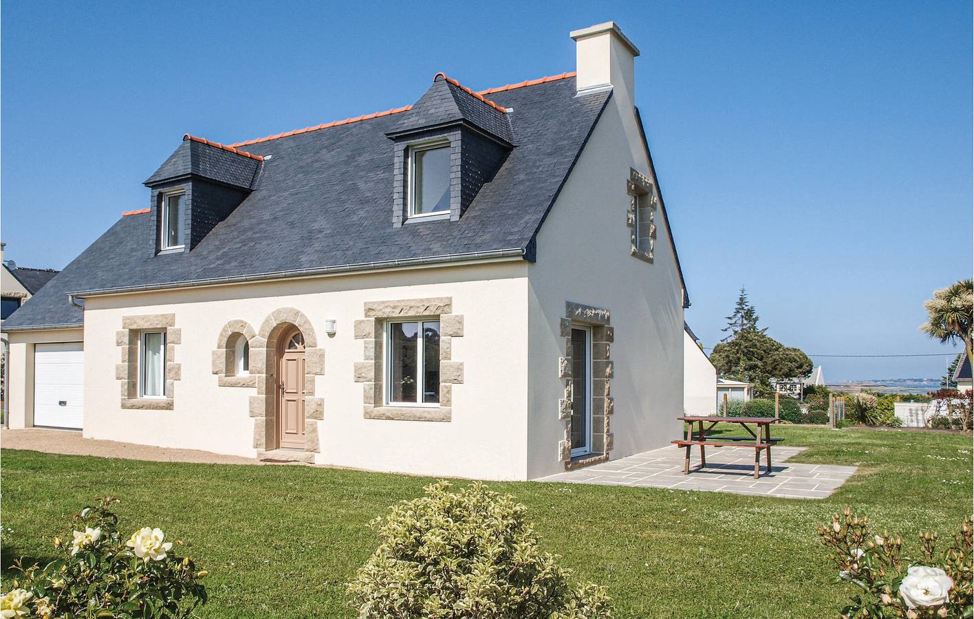 Lanmodez 1km Getaway: 100qm, TV, Gefrierschrank, Garten, Internet & Mikrowelle! in Pors Guyon, Lanmodez