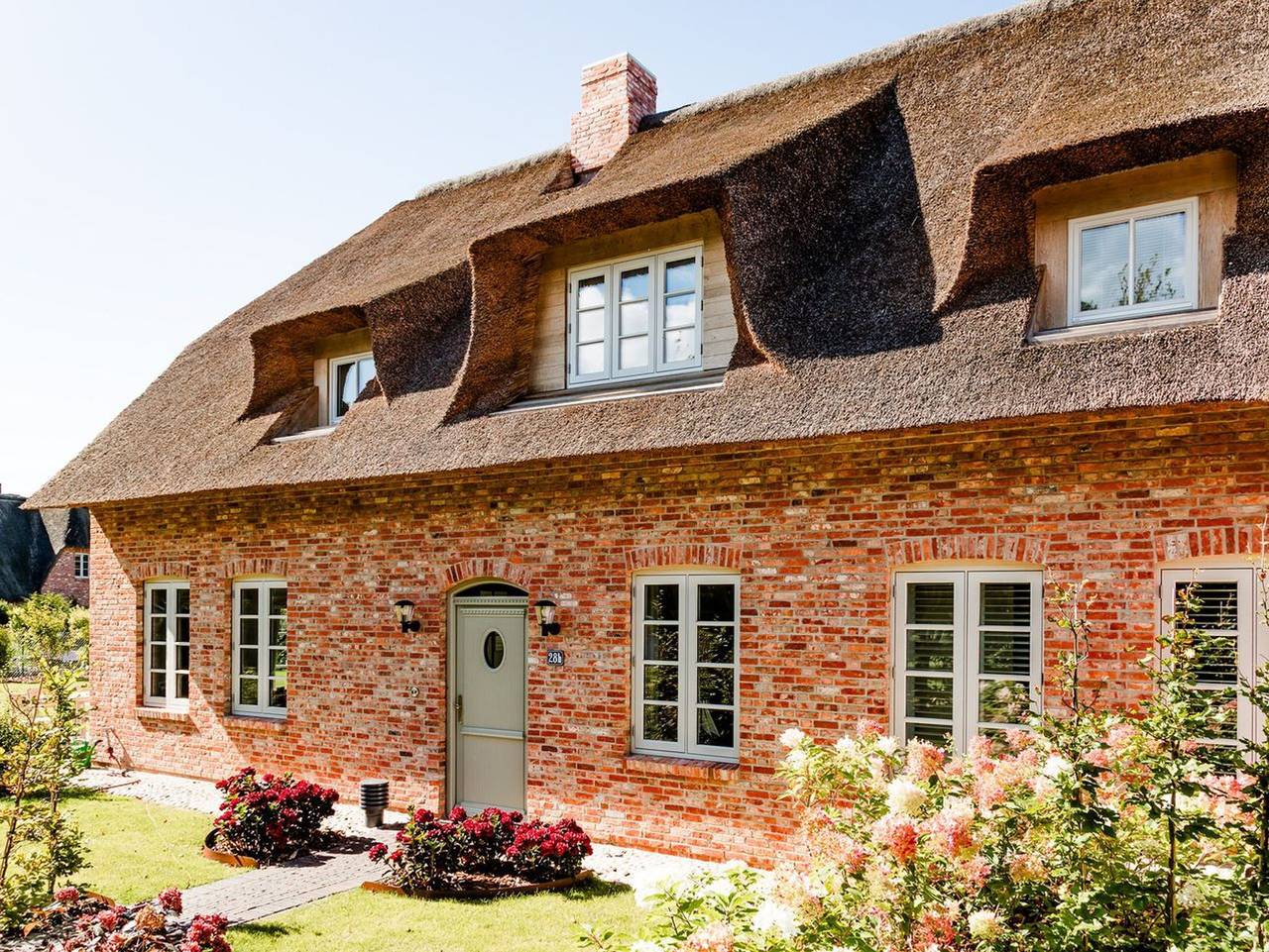Hummerklippen b - Exklusiver Ferienhausteil mit Terrasse, Sauna und Gartenblick in Süderende in Süderende, Föhr