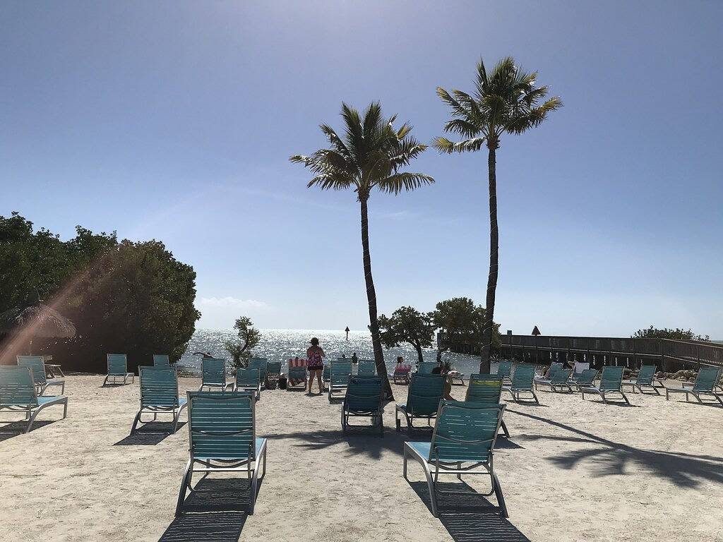 Ganze Wohnung, Keys Deal w/Cafe & Pool Bar! Up to 20% Off Beachfront 1Bd Sleeps 4. in Tavernier, Monroe County