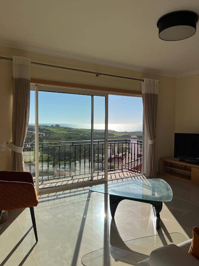Apartamento inteiro, Two-Bedroom Apartment in Amoreira, Leiria distrito