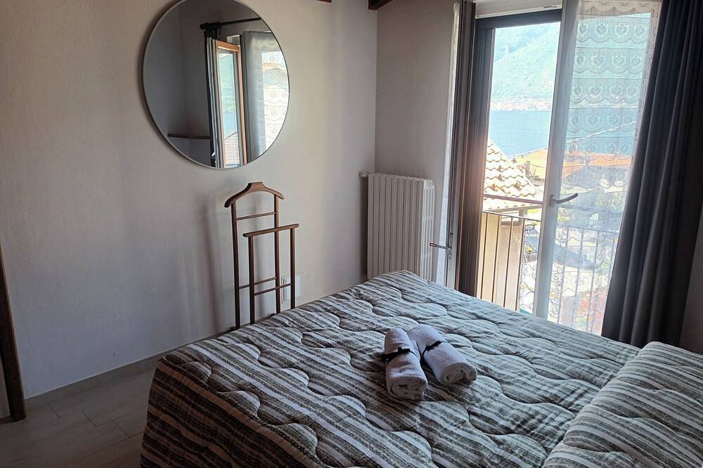 Schöne Ferienwohnung am Comer See mit privatem Garten und Seeblick in Bagnana (Lezzeno), Lezzeno