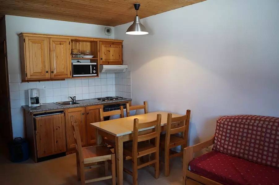 Entire apartment, Apartment in chalet near the slopes and ski school in Saint-Jean-d'Arves, Saint-Jean-de-Maurienne region