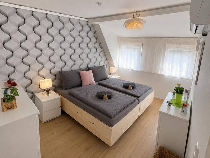 Ferienwohnung für 5 Personen, mit Terrasse und Garten sowie Ausblick