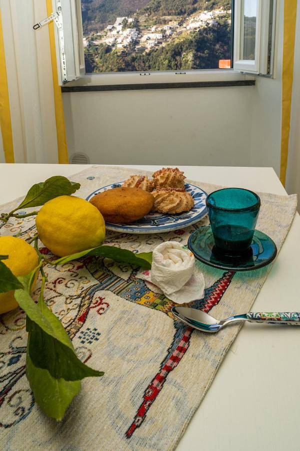 Appartamento intero, Two-Bedroom House in Pontone, Scala
