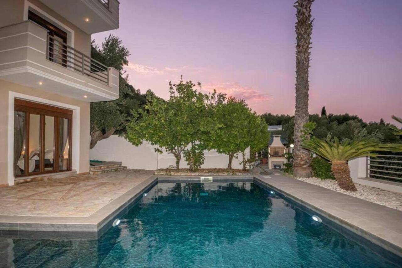 Artemis Oasis Villa with private Pool in Καταστάρι, Αλυκές
