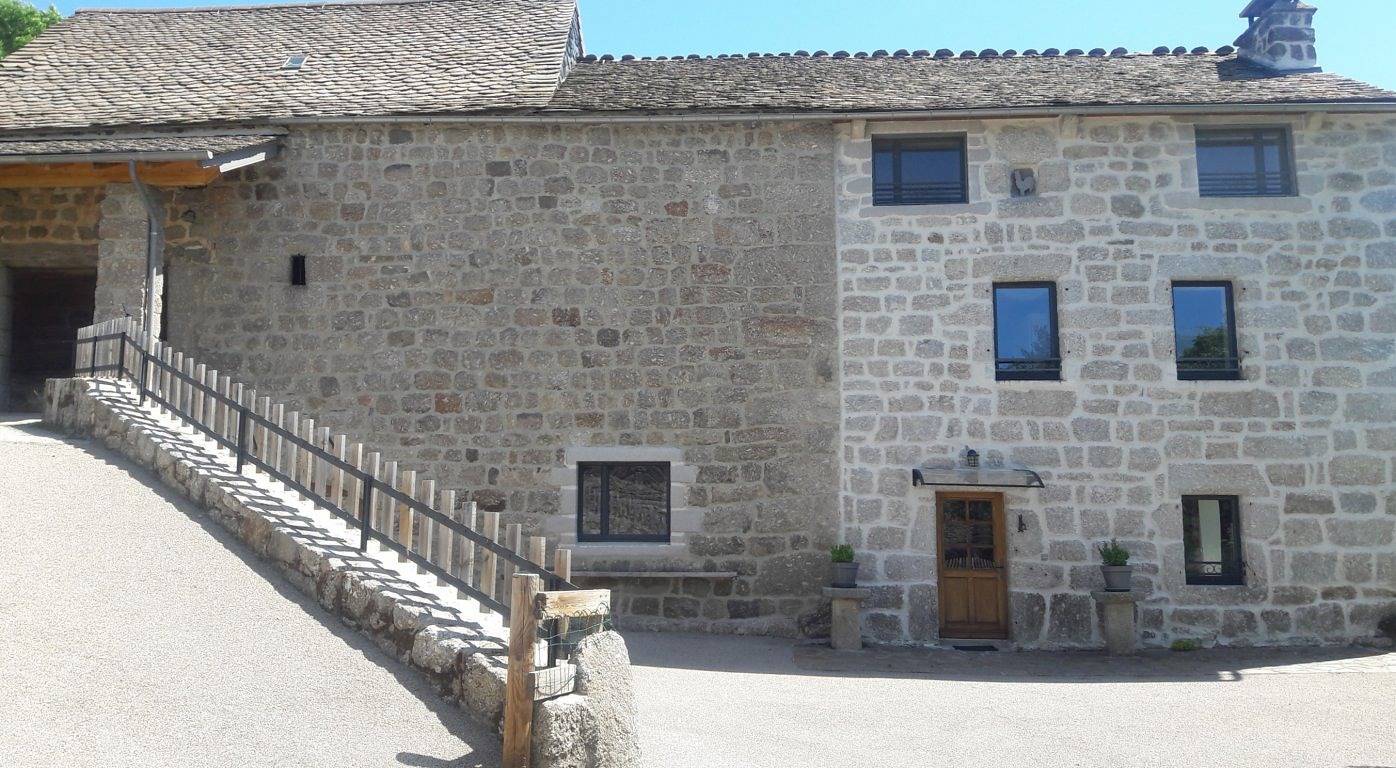 Location maison de campagne 12 personnes in Ribennes, Région de Mende