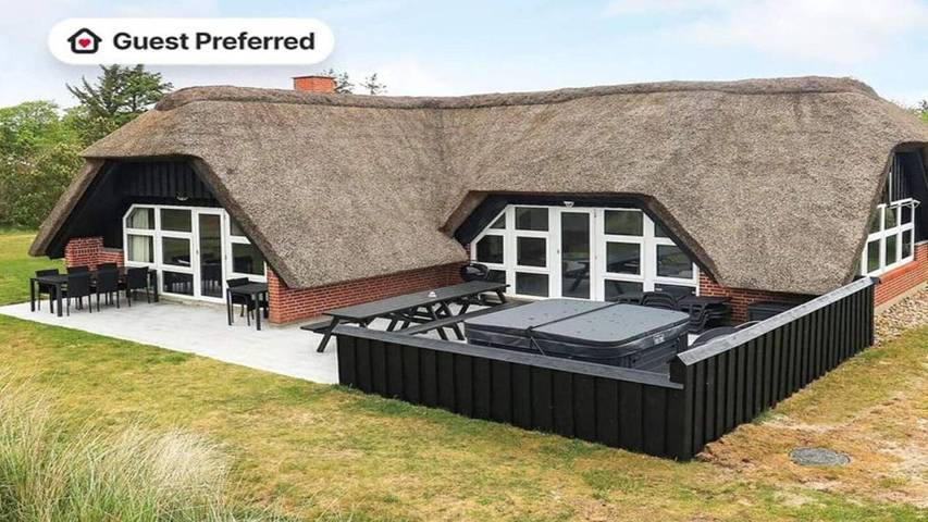 Ferienhaus für 10 Personen, mit Pool und Terrasse sowie Sauna und Whirlpool in Tirpitz Museum (Oksby)