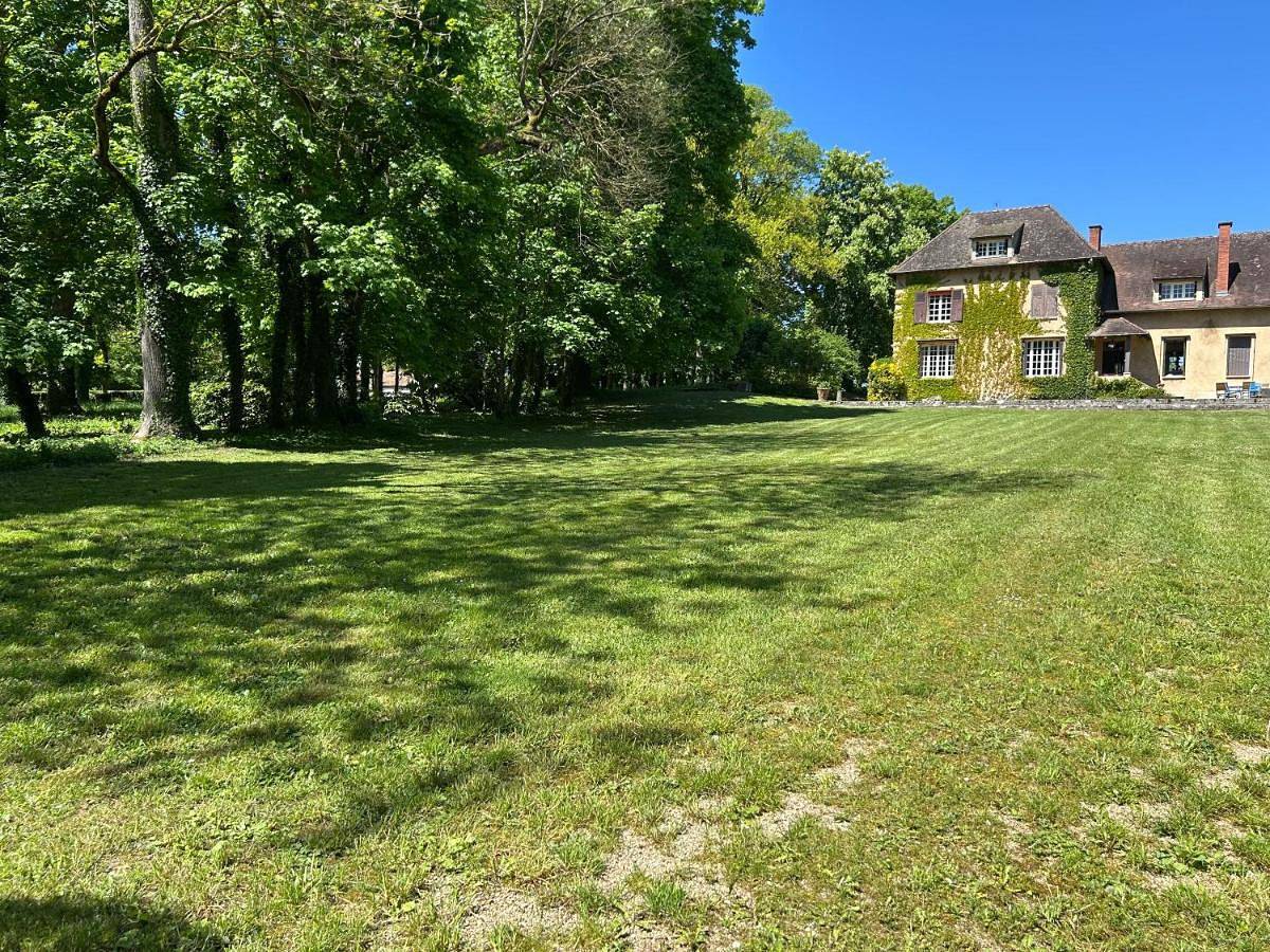 Maison de Maître avec piscine et parc privé in Coulanges-sur-Yonne, Région d'Auxerre