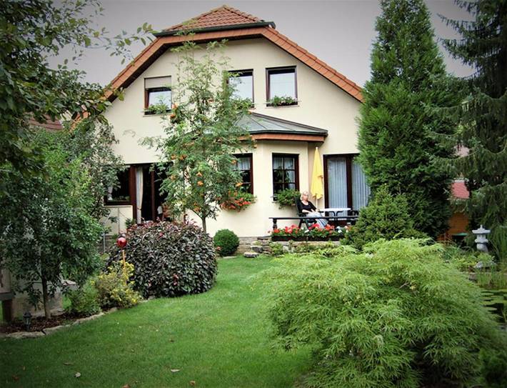 Ferienwohnung für 2 Personen, mit Balkon und Terrasse sowie Garten und Sauna