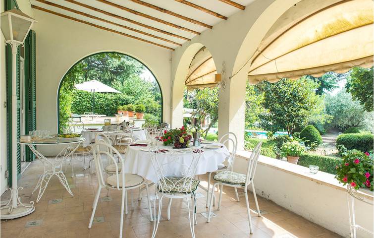 Appartement confortable avec piscine, terrasse et Wi-Fi à Grottaferrata. in Grottaferrata, Parco Regionale dei Castelli Romani