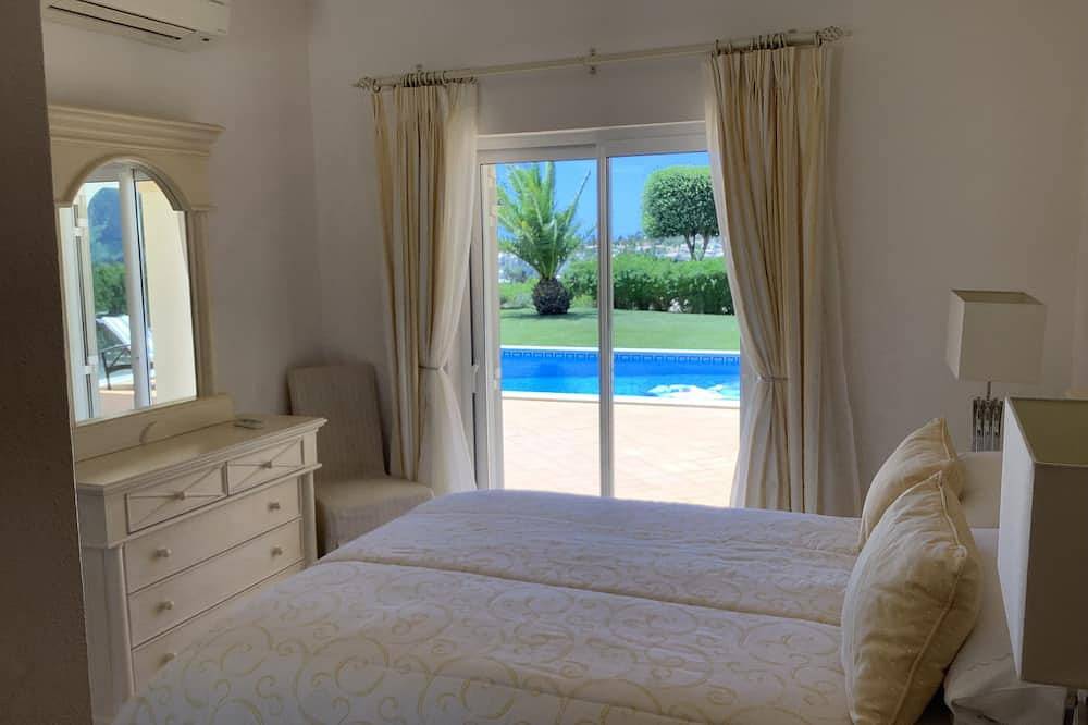Wunderschöne Villa mit beheiztem privatem Pool im 5-Sterne-Golf- und Freizeitresort. in Budens, Faro Distrikt